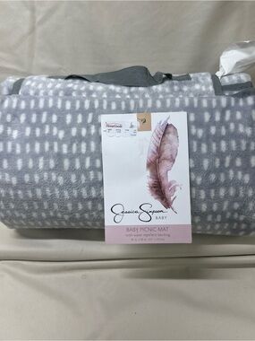 Jessica Simpson Gray and White Dot Baby Picnic Mat